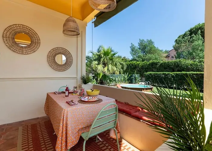 Maison Tropézienne En Plein Centre Avec Jardin Et Piscine * Saint-Tropez