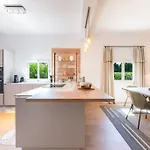 Maison Tropezienne En Plein Centre Avec Jardin Et Piscine 别墅