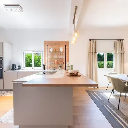 Maison Tropezienne En Plein Centre Avec Jardin Et Piscine ヴィラ