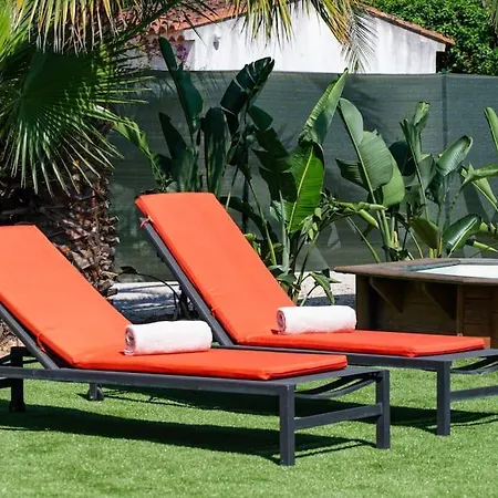 Maison Tropezienne En Plein Centre Avec Jardin Et Piscine サントロペ