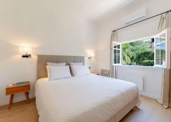 Maison Tropezienne En Plein Centre Avec Jardin Et Piscine Villa *