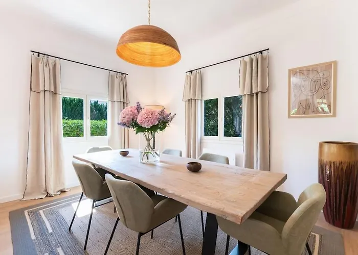 Maison Tropezienne En Plein Centre Avec Jardin Et Piscine