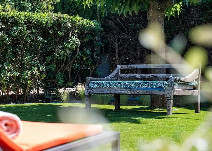 Maison Tropezienne En Plein Centre Avec Jardin Et Piscine Villa