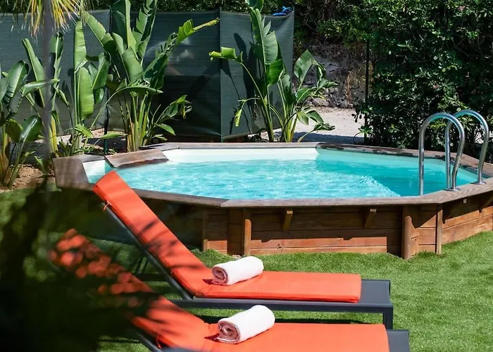 Maison Tropezienne En Plein Centre Avec Jardin Et Piscine Villa *