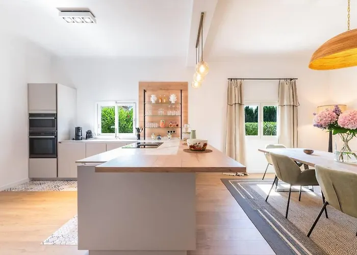 Maison Tropezienne En Plein Centre Avec Jardin Et Piscine ヴィラ